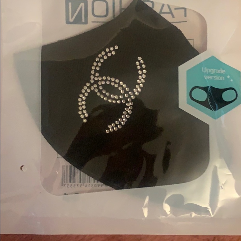 Fashionable mask